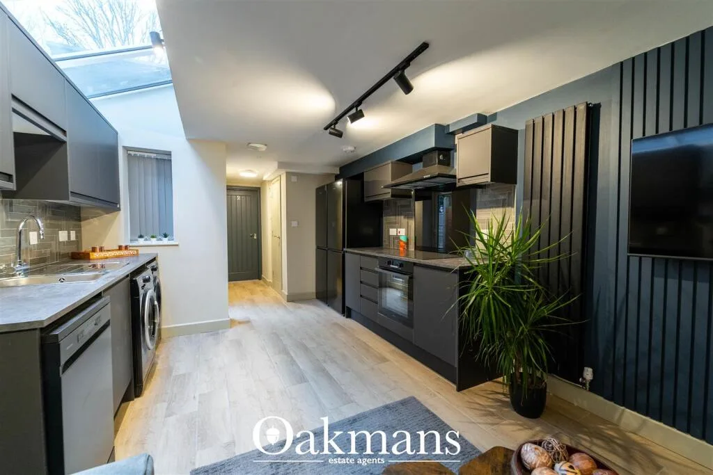6 bedroom house for rent