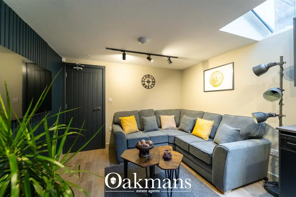 6 bedroom house for rent