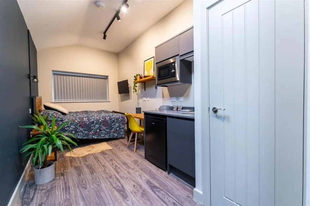 6 bedroom house for rent
