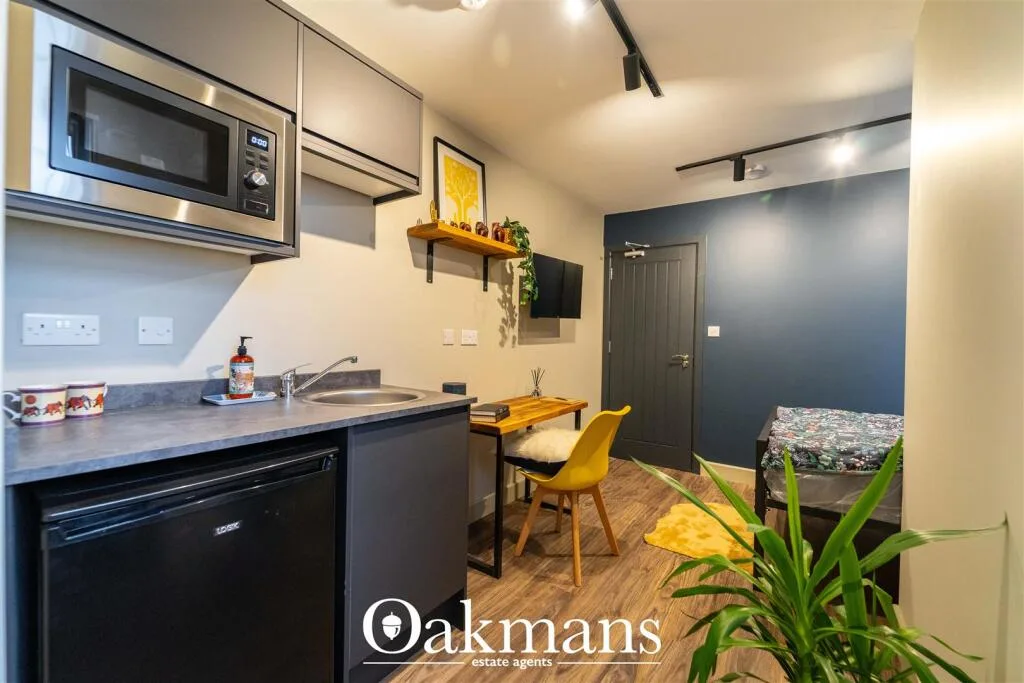 6 bedroom house for rent