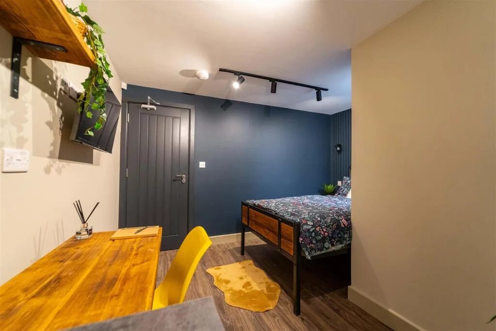 6 bedroom house for rent