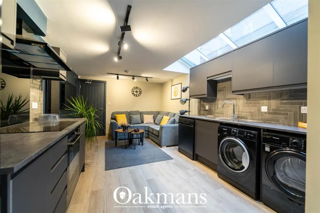 6 bedroom house for rent