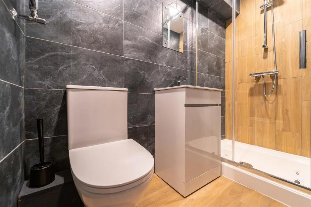 6 bedroom house for rent