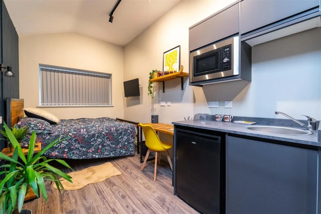 6 bedroom house for rent