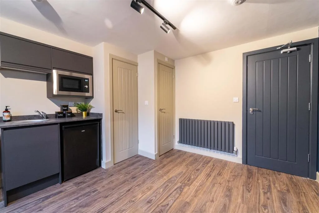 6 bedroom house for rent