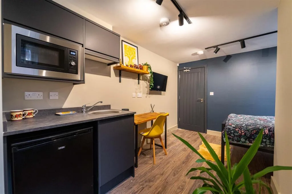 6 bedroom house for rent
