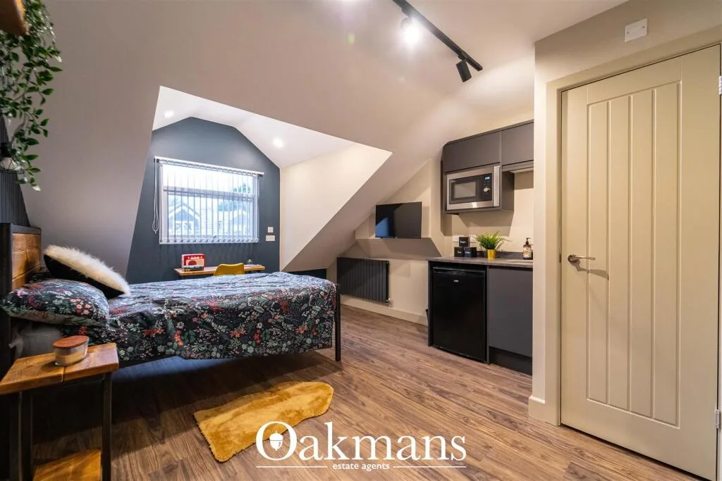 6 bedroom house for rent