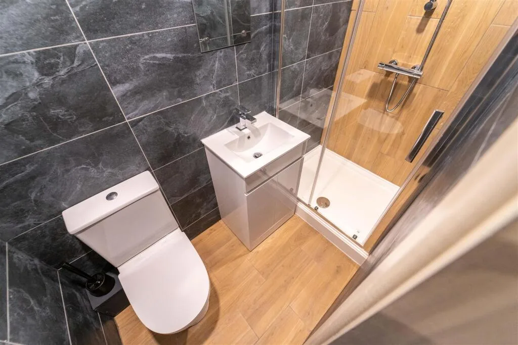 6 bedroom house for rent