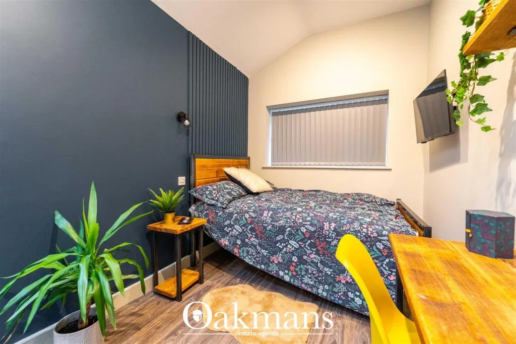6 bedroom house for rent