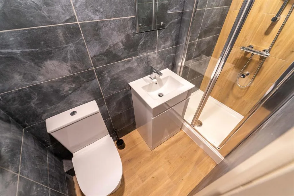 6 bedroom house for rent