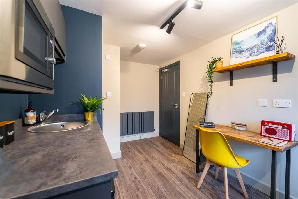 6 bedroom house for rent
