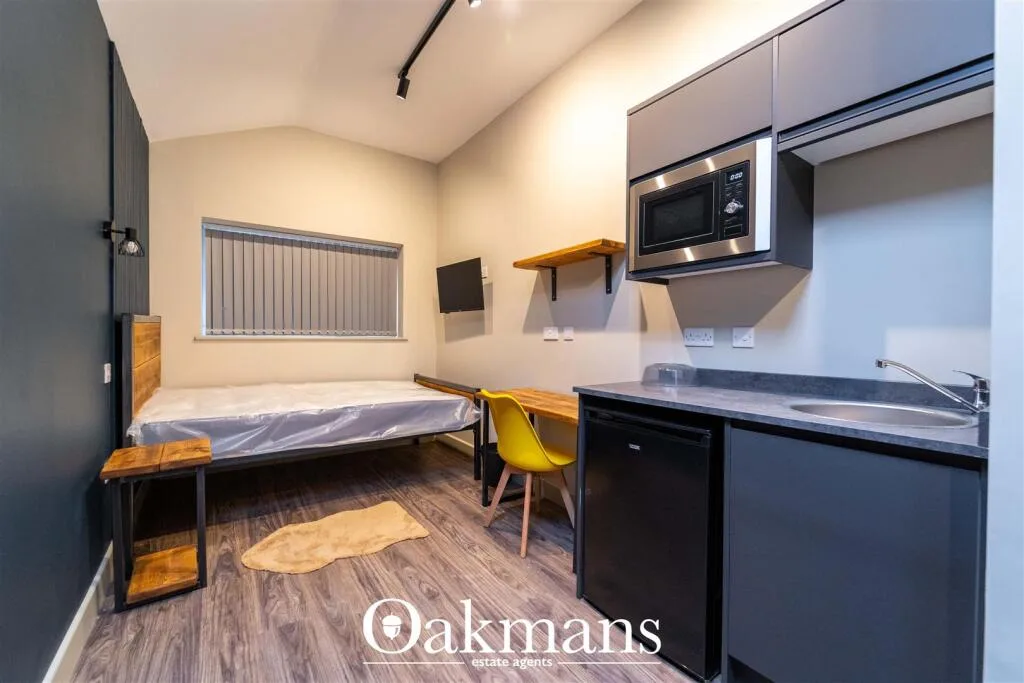 6 bedroom house for rent