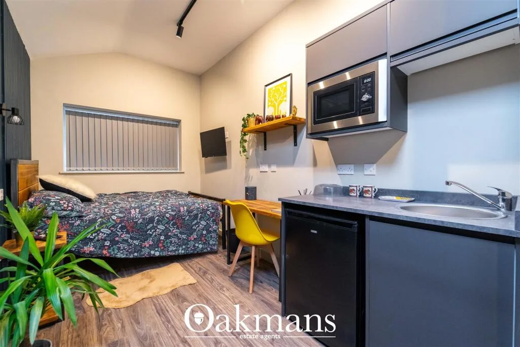 6 bedroom house for rent