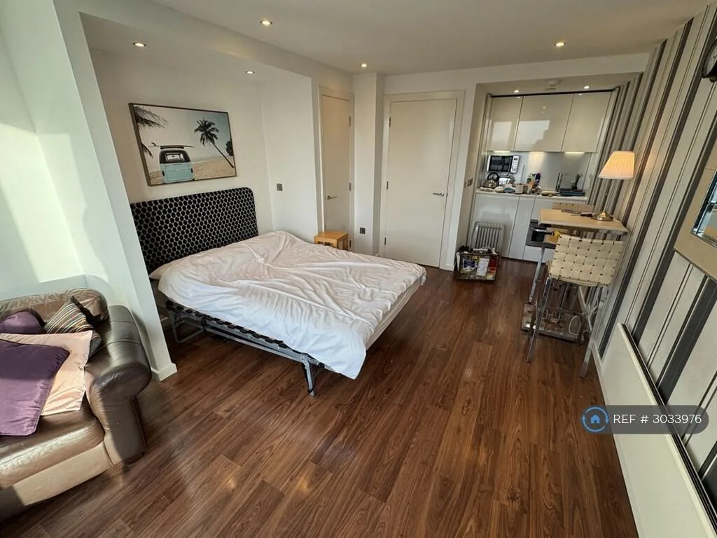 Studio flat for rent