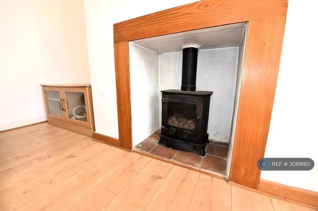 2 bedroom end of terrace house for rent