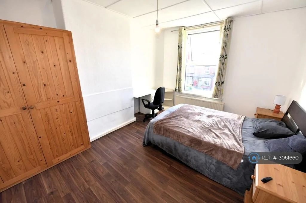 2 bedroom end of terrace house for rent
