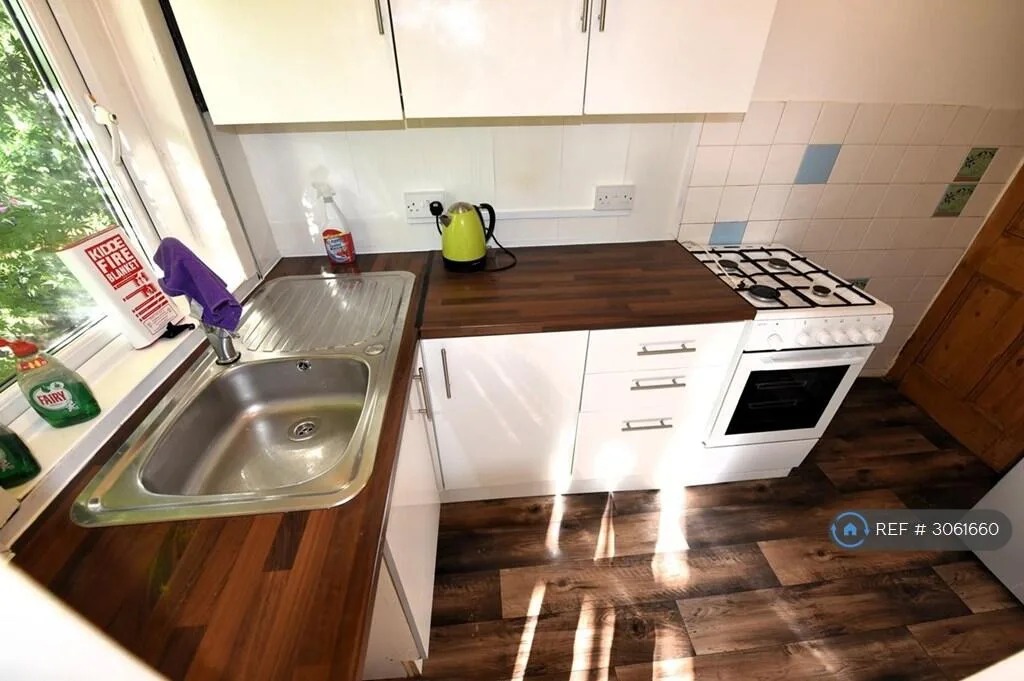 2 bedroom end of terrace house for rent