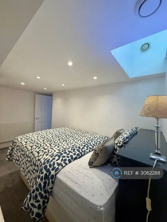 4 bedroom end of terrace house for rent