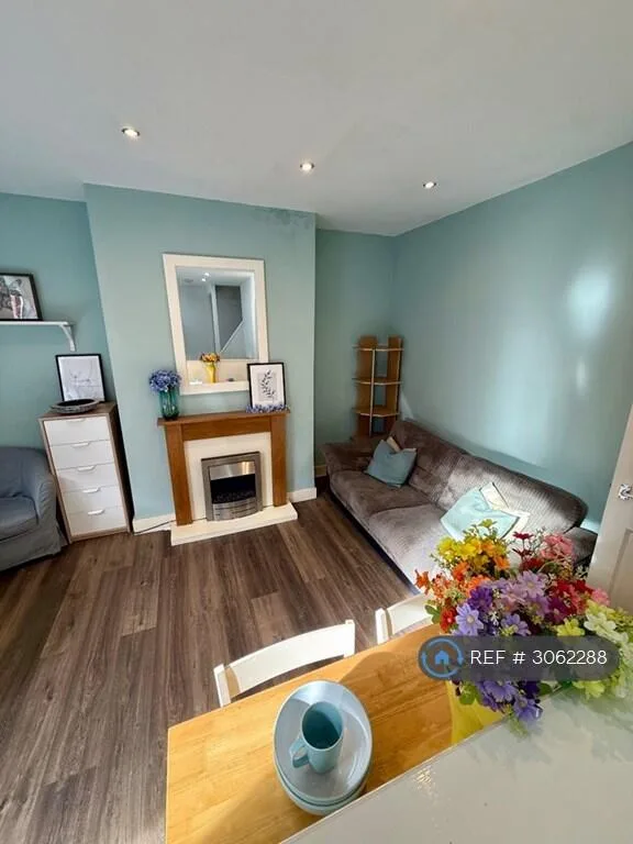 4 bedroom end of terrace house for rent