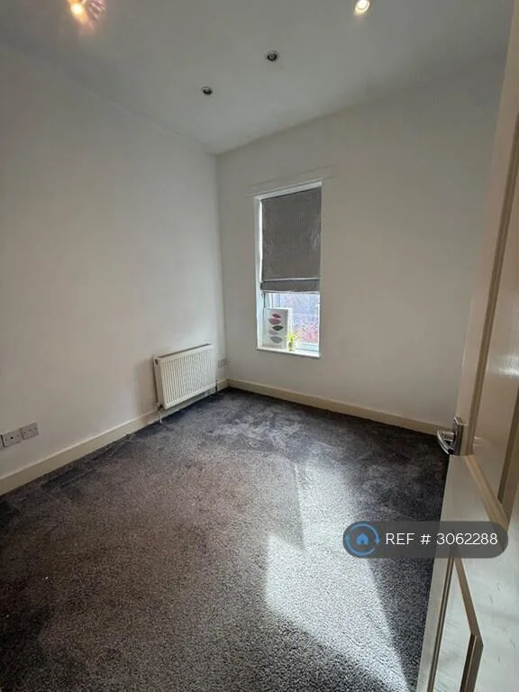 4 bedroom end of terrace house for rent