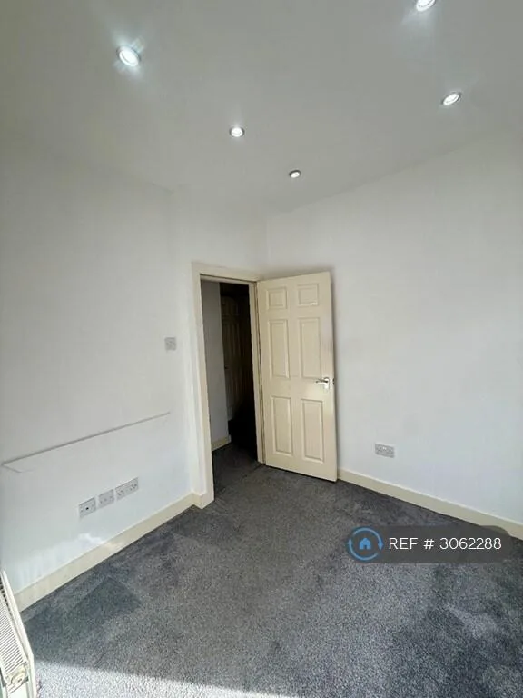 4 bedroom end of terrace house for rent