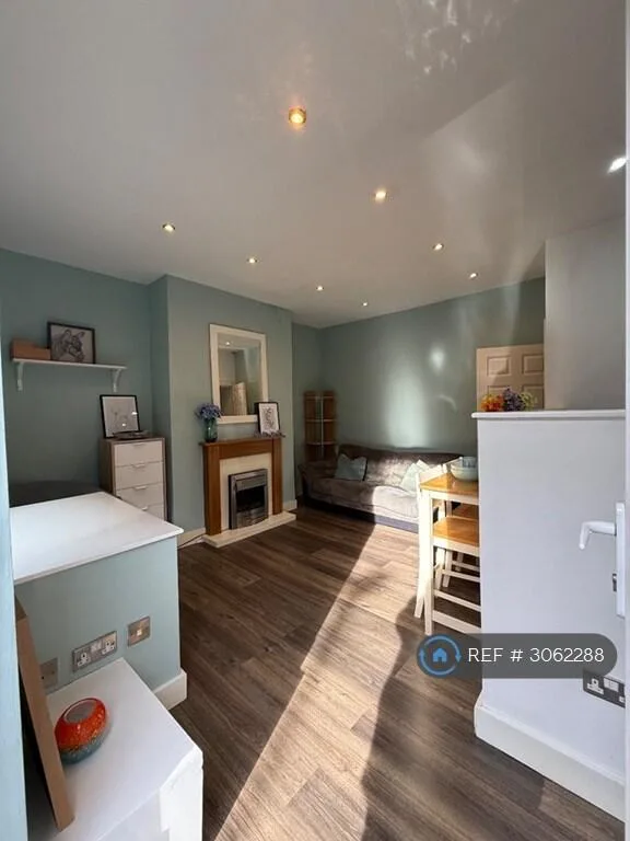 4 bedroom end of terrace house for rent