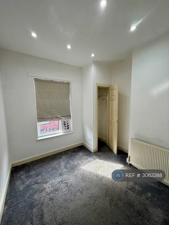 4 bedroom end of terrace house for rent