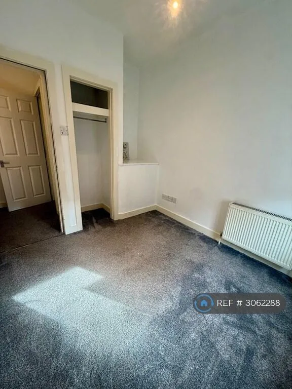 4 bedroom end of terrace house for rent