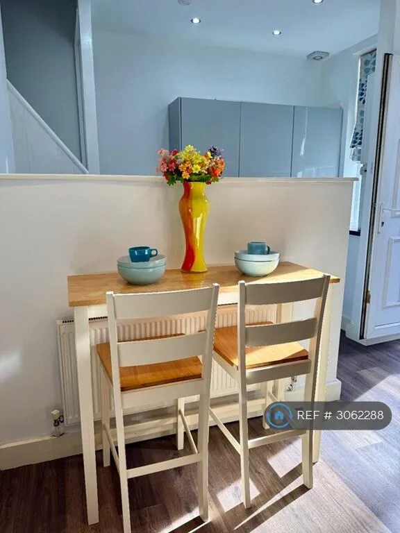 4 bedroom end of terrace house for rent