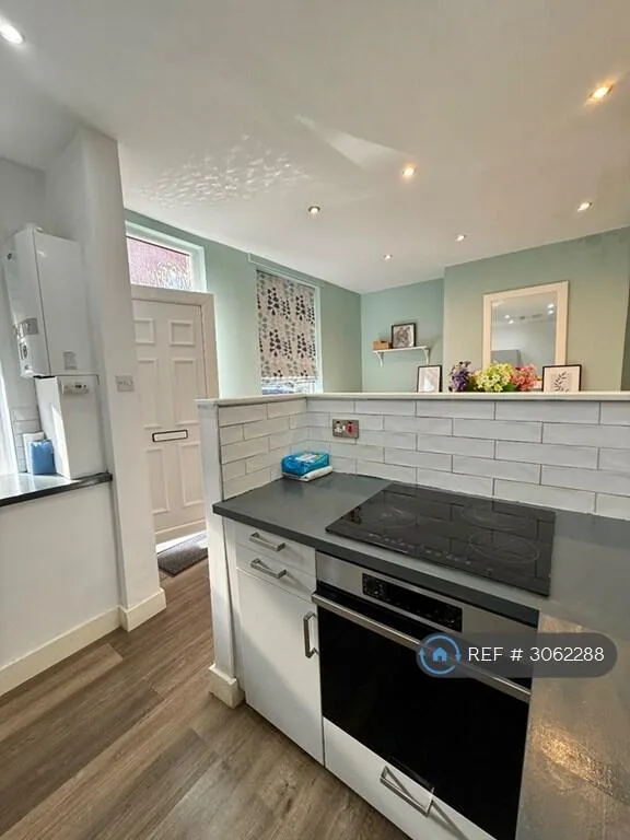 4 bedroom end of terrace house for rent