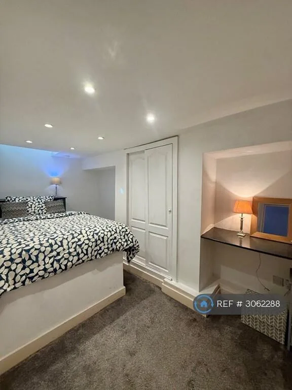 4 bedroom end of terrace house for rent