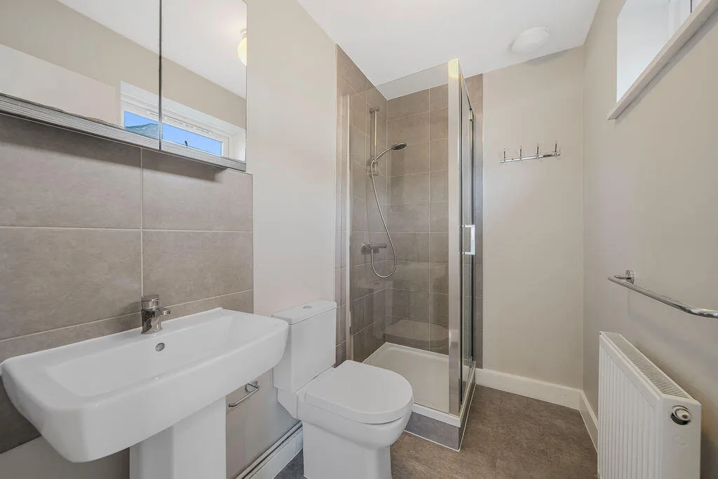 3 bedroom semi-detached house for rent