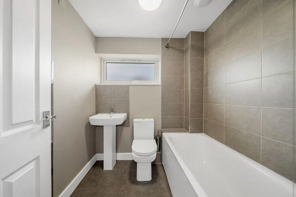 3 bedroom semi-detached house for rent