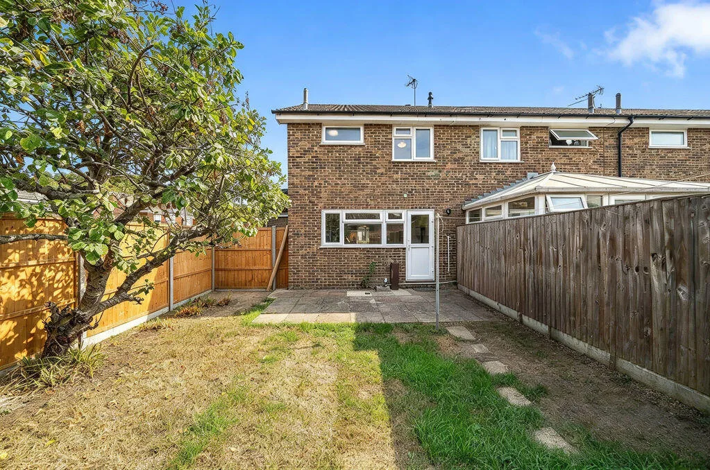 3 bedroom semi-detached house for rent