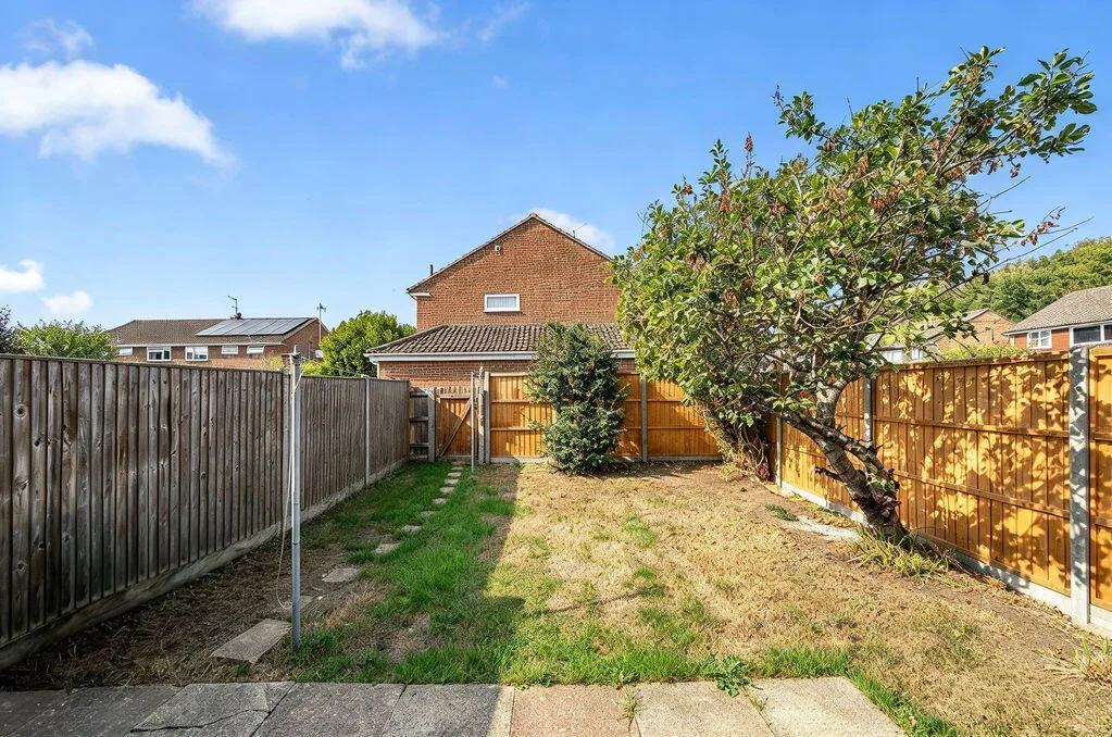 3 bedroom semi-detached house for rent