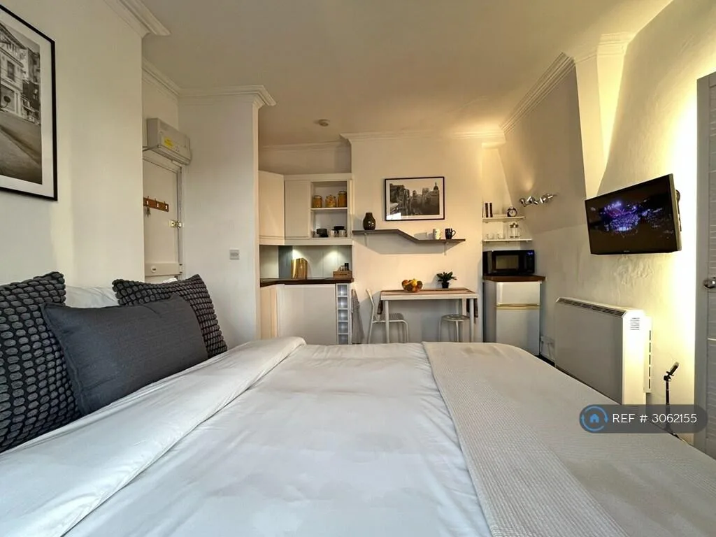 Studio flat for rent