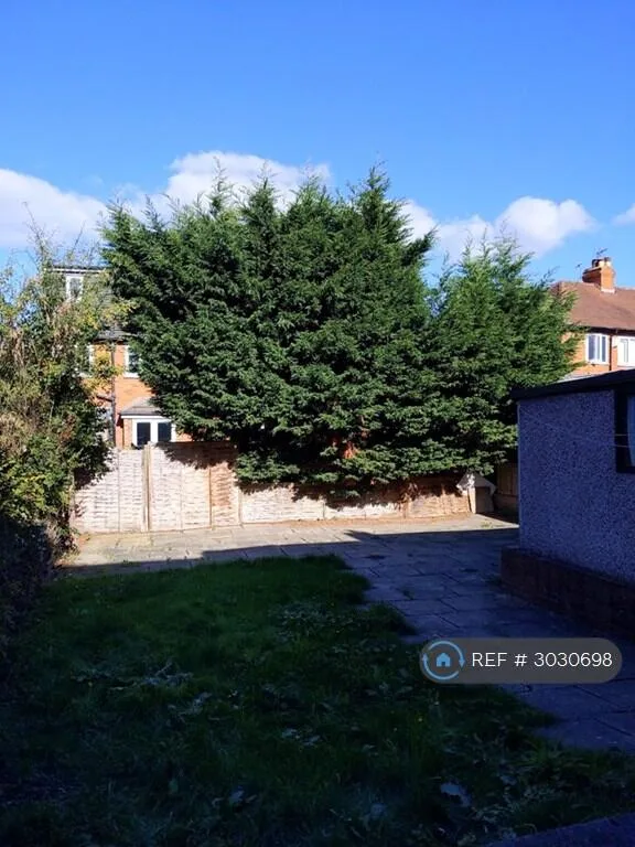 3 bedroom semi-detached house for rent