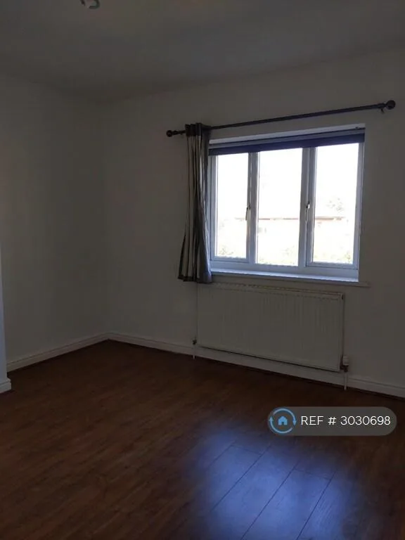 3 bedroom semi-detached house for rent