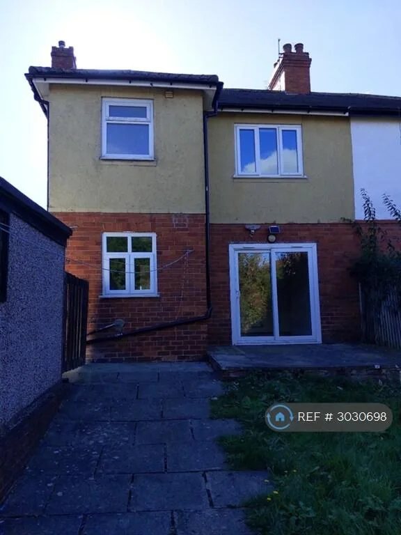 3 bedroom semi-detached house for rent