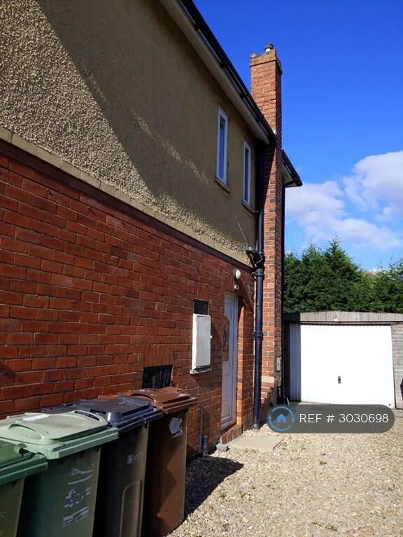 3 bedroom semi-detached house for rent