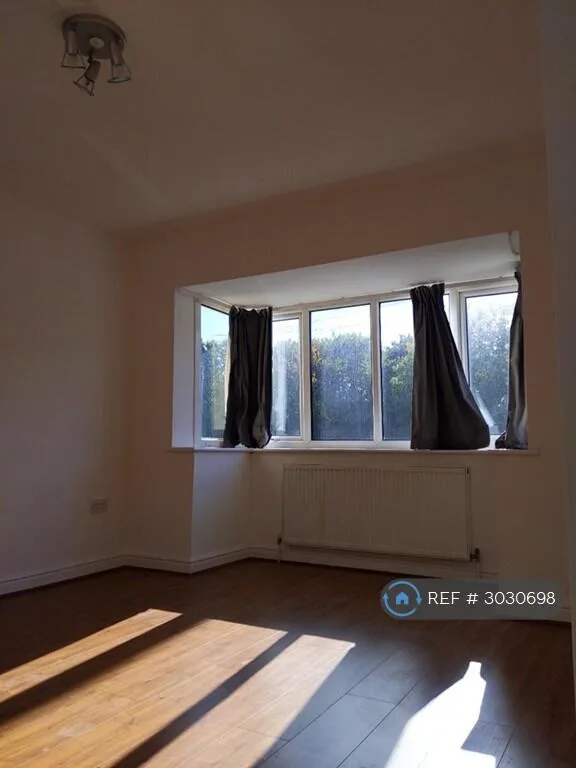 3 bedroom semi-detached house for rent