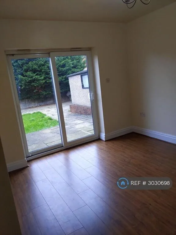 3 bedroom semi-detached house for rent