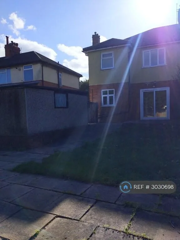 3 bedroom semi-detached house for rent