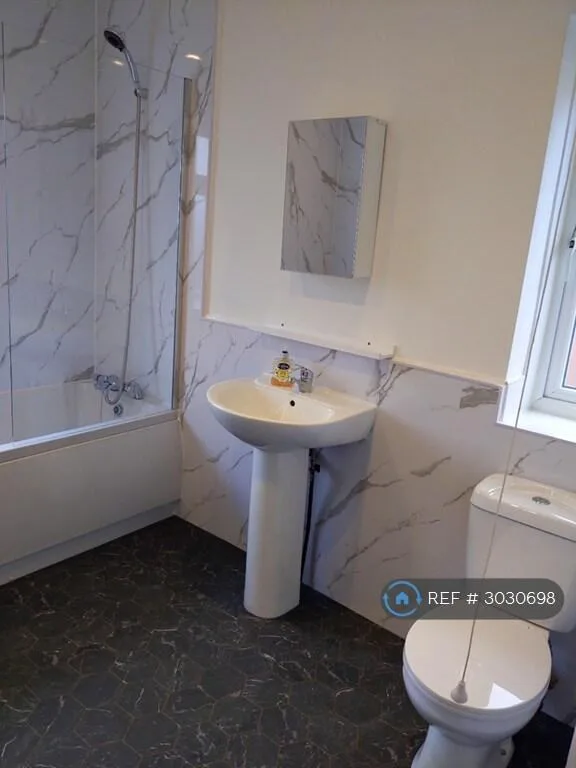 3 bedroom semi-detached house for rent