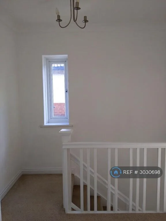 3 bedroom semi-detached house for rent
