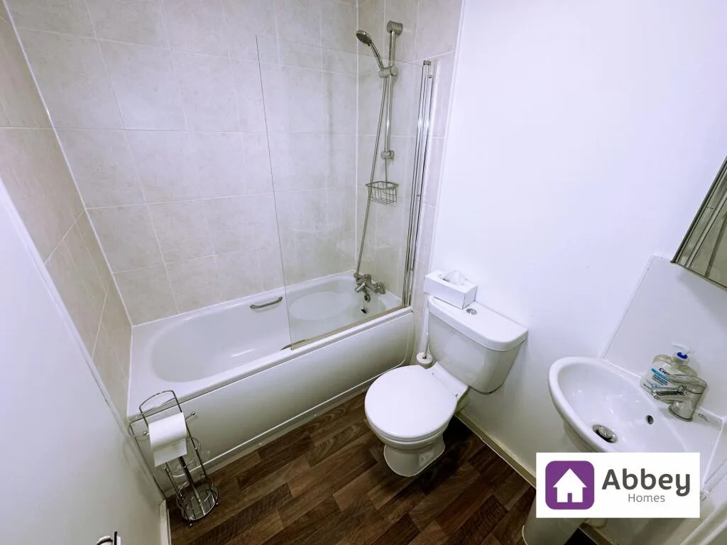 3 bedroom link detached house for rent