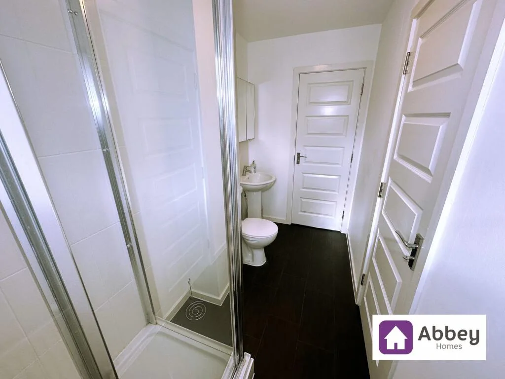 3 bedroom link detached house for rent