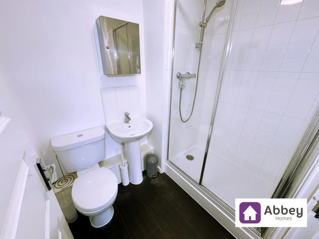 3 bedroom link detached house for rent
