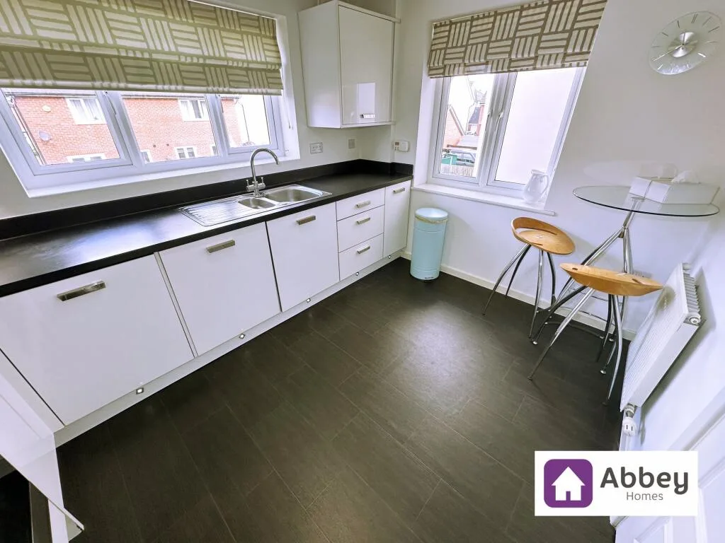 3 bedroom link detached house for rent