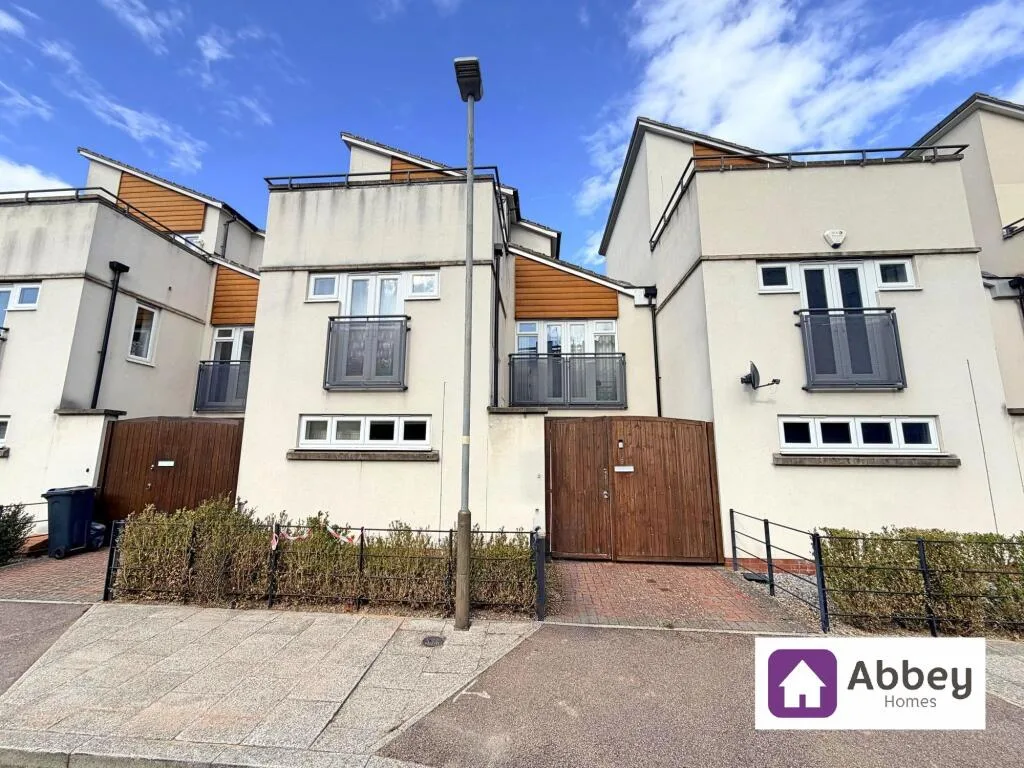 3 bedroom link detached house for rent
